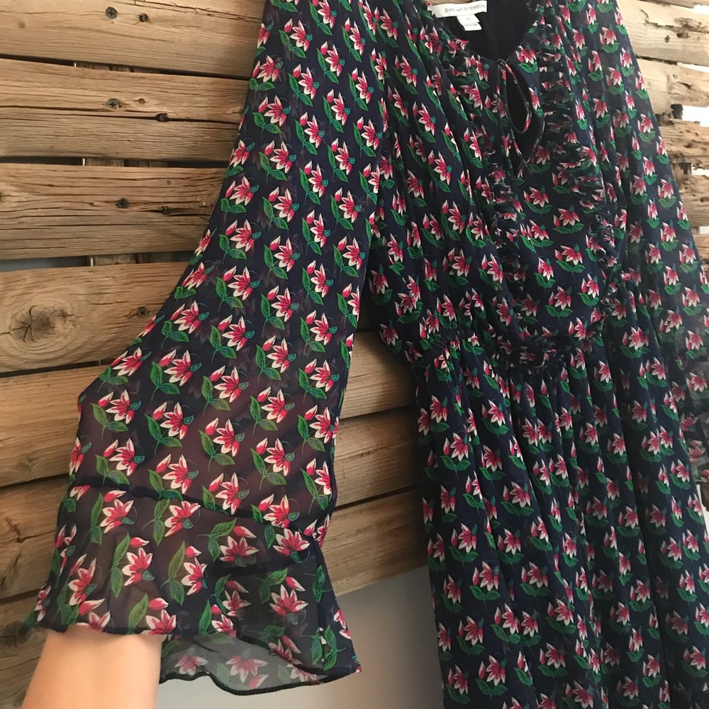 SOLD!! Diane Von Furstenberg floral silk dress 10 - Picture 1 of 8